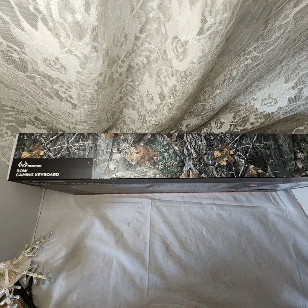 Realtree Bow gaming keyboard, certified, phone slot,magnetic wrist rest, led lit